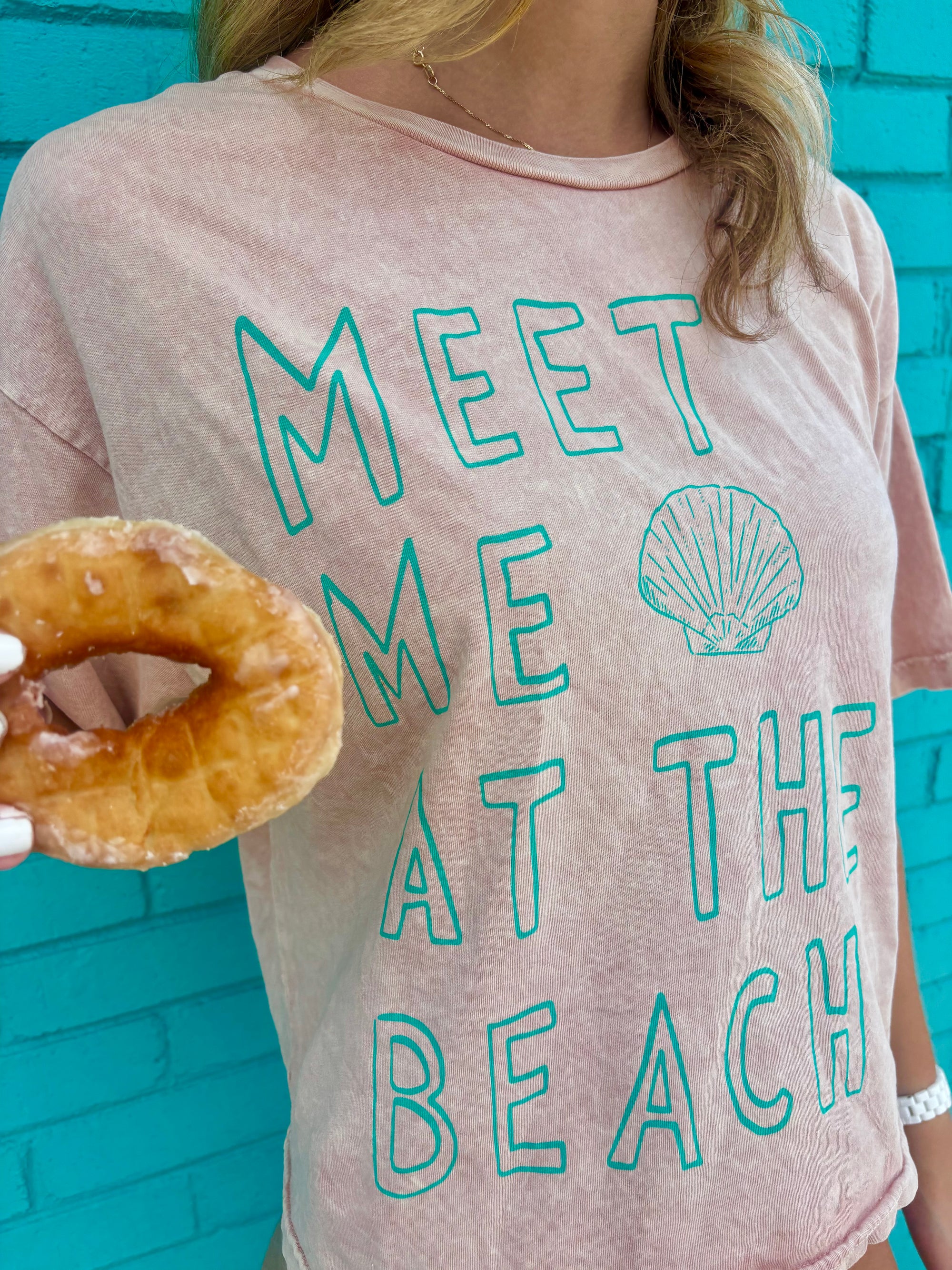 Meet me at the beach mineral tee
