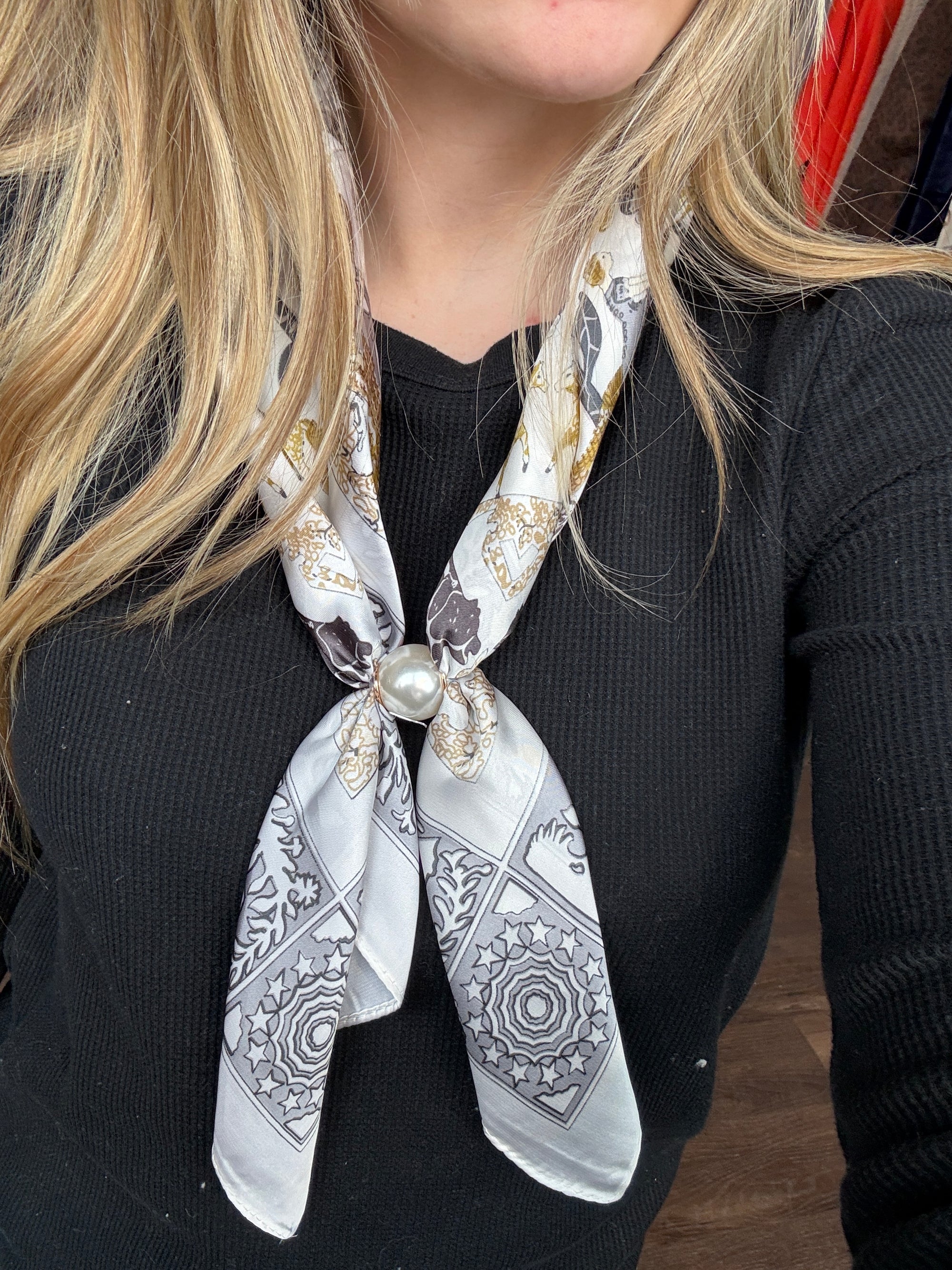 Magnetic Pearl Scarf