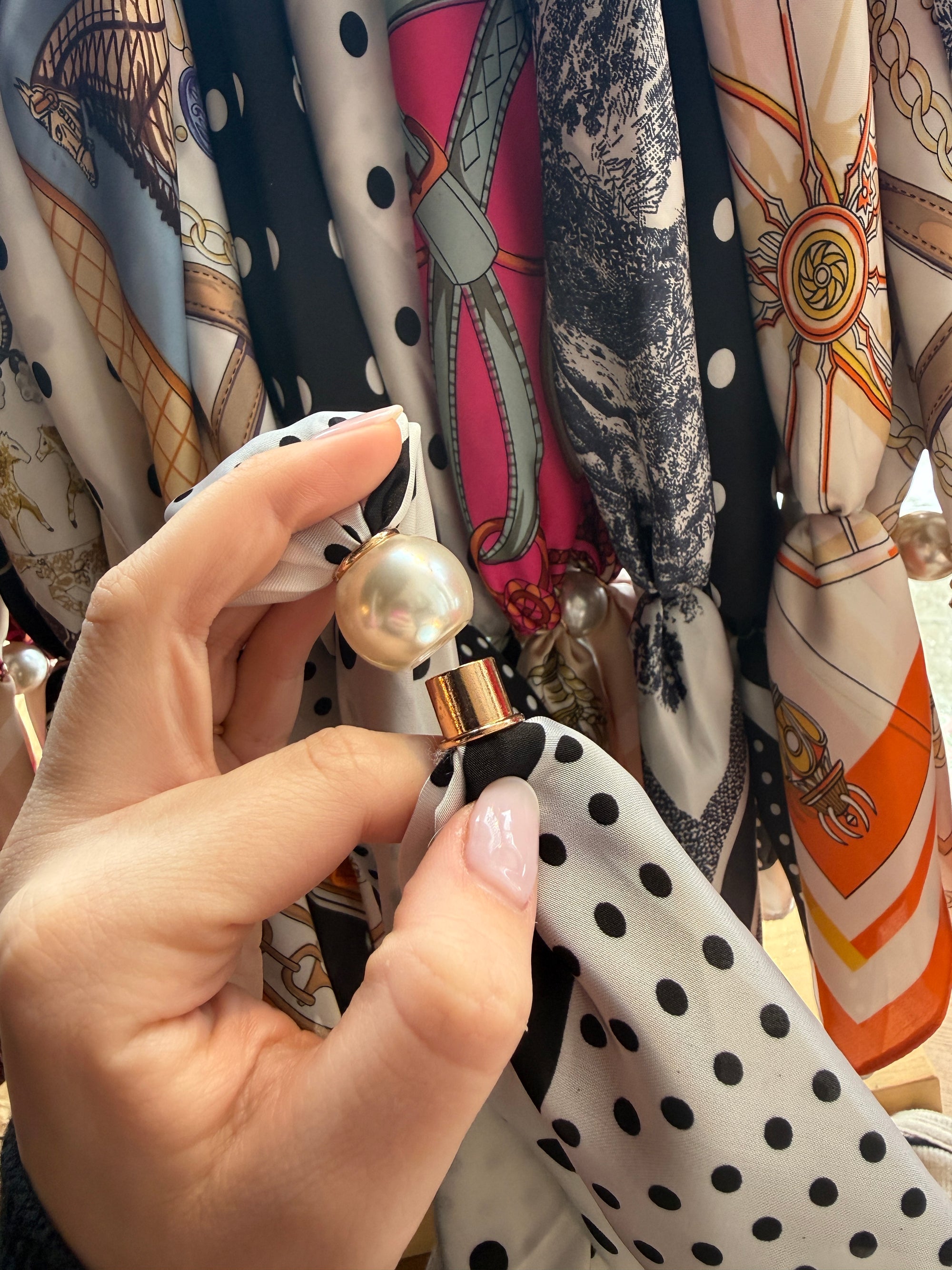 Magnetic Pearl Scarf